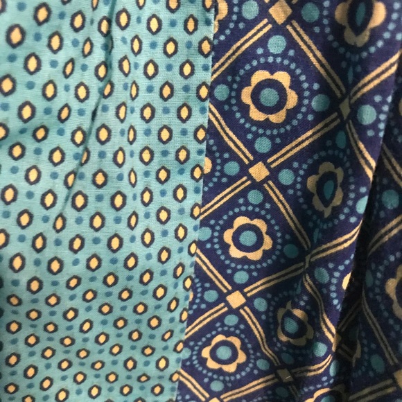 Bundle 2 for $15. Gap blue and green print skirt - Picture 2 of 3
